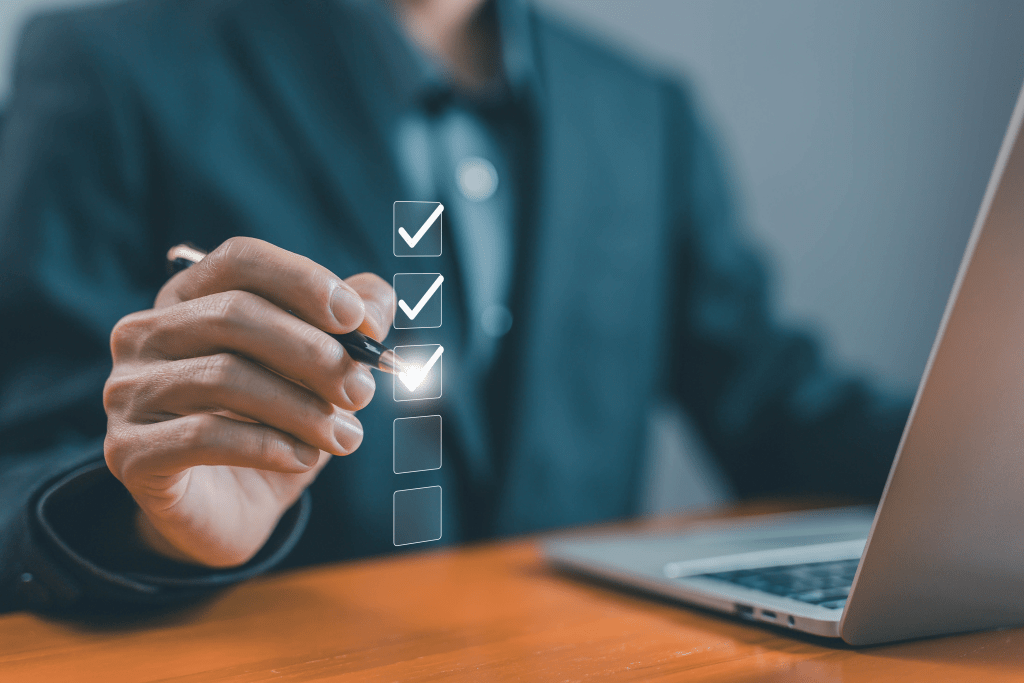 Businessman checking off best practices for sharing training reporting.